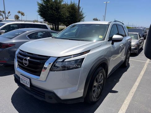 Used 2025 Nissan Pathfinder SV FWD image 1