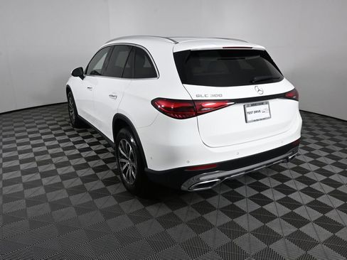 Used 2025 Mercedes-Benz GLC 300 image 4