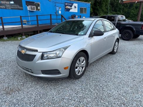 Used 2013 Chevrolet Cruze LS FWD image 4