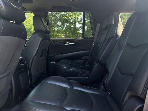 Used 2017 Cadillac Escalade Platinum AWD/4WD image 15