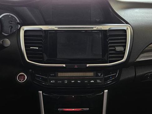 Used 2016 Honda Accord Touring image 10