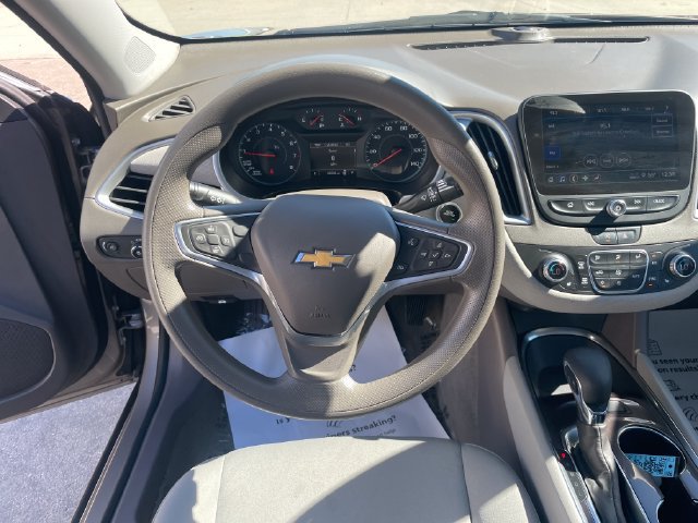 Used 2022 Chevrolet Malibu LT FWD image 23