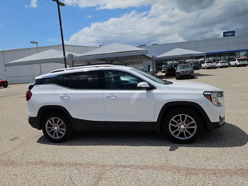 Used 2024 GMC Terrain SLT AWD/4WD image 9