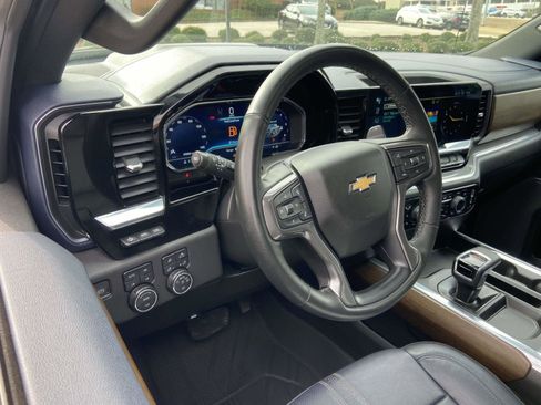 Used 2023 Chevrolet Silverado 1500 High Country w/ High Country Premium Package image 2