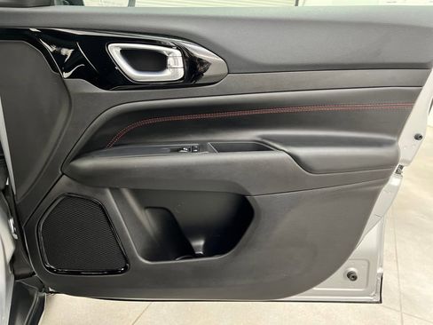 Used 2025 Jeep Compass Trailhawk image 15