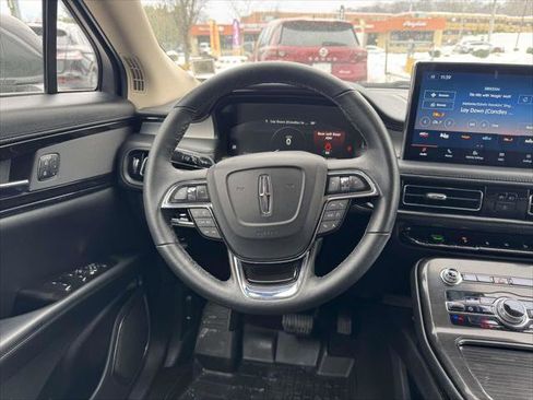 Used 2022 Lincoln Nautilus Standard image 12