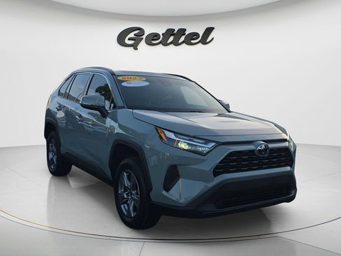 Used 2022 Toyota RAV4 XLE w/ Convenience Package FWD image 2