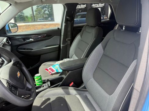Used 2024 Chevrolet TrailBlazer LT w/ Driver Confidence Package image 2