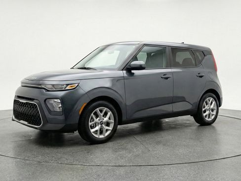 Used 2025 Kia Soul LX w/ LX Technology Package FWD image 3