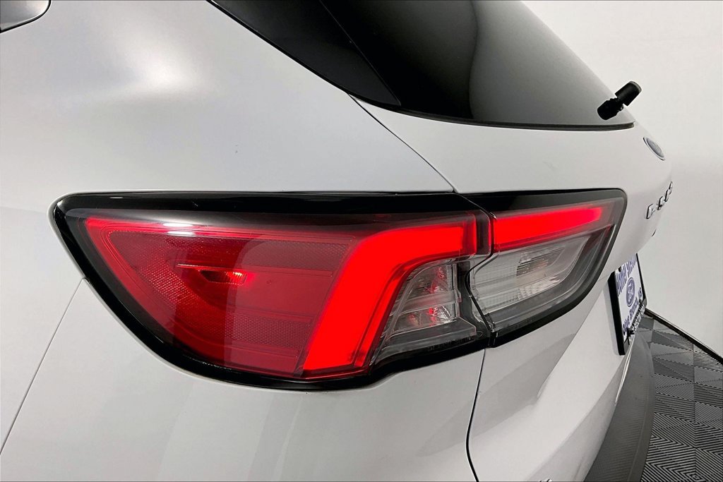 Certified 2020 Ford Escape SEL FWD image 29