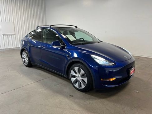Used 2021 Tesla Model Y Long Range AWD/4WD image 1