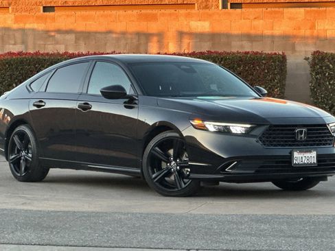 Used 2025 Honda Accord Sport image 2