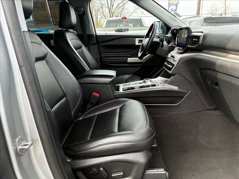 Used 2023 Ford Explorer XLT w/ Equipment Group 202A image 17