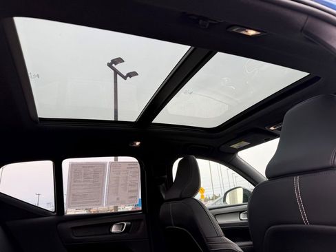 Used 2020 Volvo XC40 T5 R-Design w/ Protection Package Premier image 16