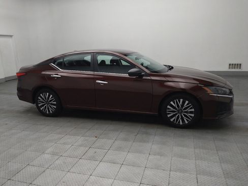 Used 2024 Nissan Altima 2.5 SV image 11
