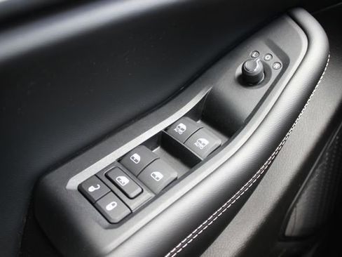 Used 2023 Jeep Grand Cherokee L Altitude AWD/4WD image 17