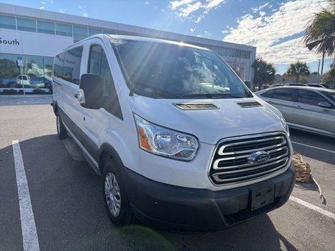 Used 2017 Ford Transit 350 XLT image 4