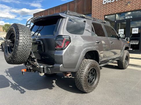 Used 2021 Toyota 4Runner TRD Off-Road Premium AWD/4WD image 29