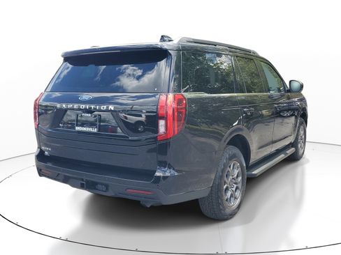 Used 2025 Ford Expedition Active AWD/4WD image 6