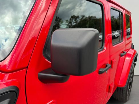 Used 2025 Jeep Wrangler Unlimited Sahara w/ Safety Group AWD/4WD image 11