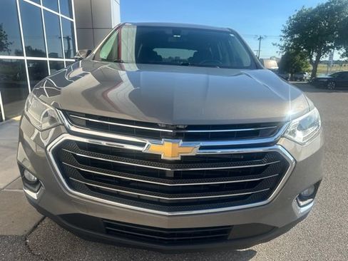 Used 2019 Chevrolet Traverse LT FWD image 2