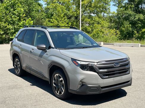 Used 2025 Subaru Forester Premium AWD/4WD image 5