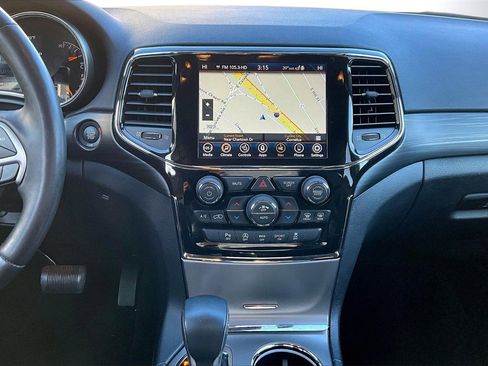 Certified 2022 Jeep Grand Cherokee Laredo X image 12