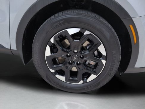 Certified 2025 Kia Sorento S FWD image 13