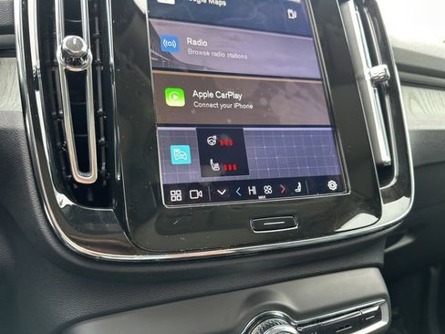 Certified 2025 Volvo XC40 B5 Core image 27