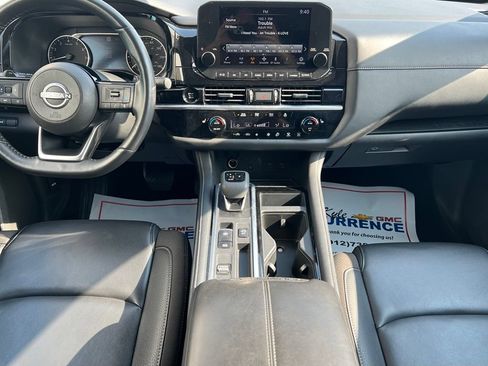 Used 2025 Nissan Pathfinder SL FWD image 11