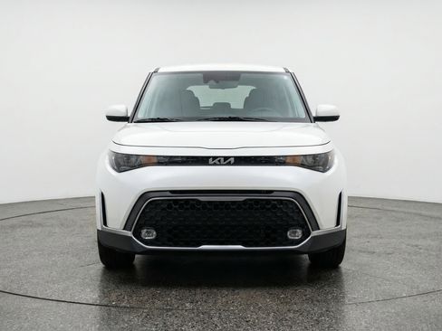 Used 2025 Kia Soul LX w/ LX Technology Package FWD image 2