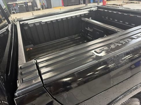 Used 2019 RAM 1500 Laramie AWD/4WD image 6
