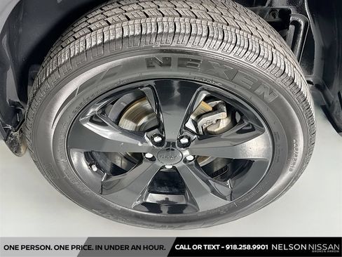 Used 2019 Jeep Cherokee Latitude Plus FWD image 29