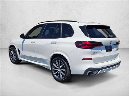 Used 2025 BMW X5 xDrive40i w/ M Sport Package AWD/4WD image 8