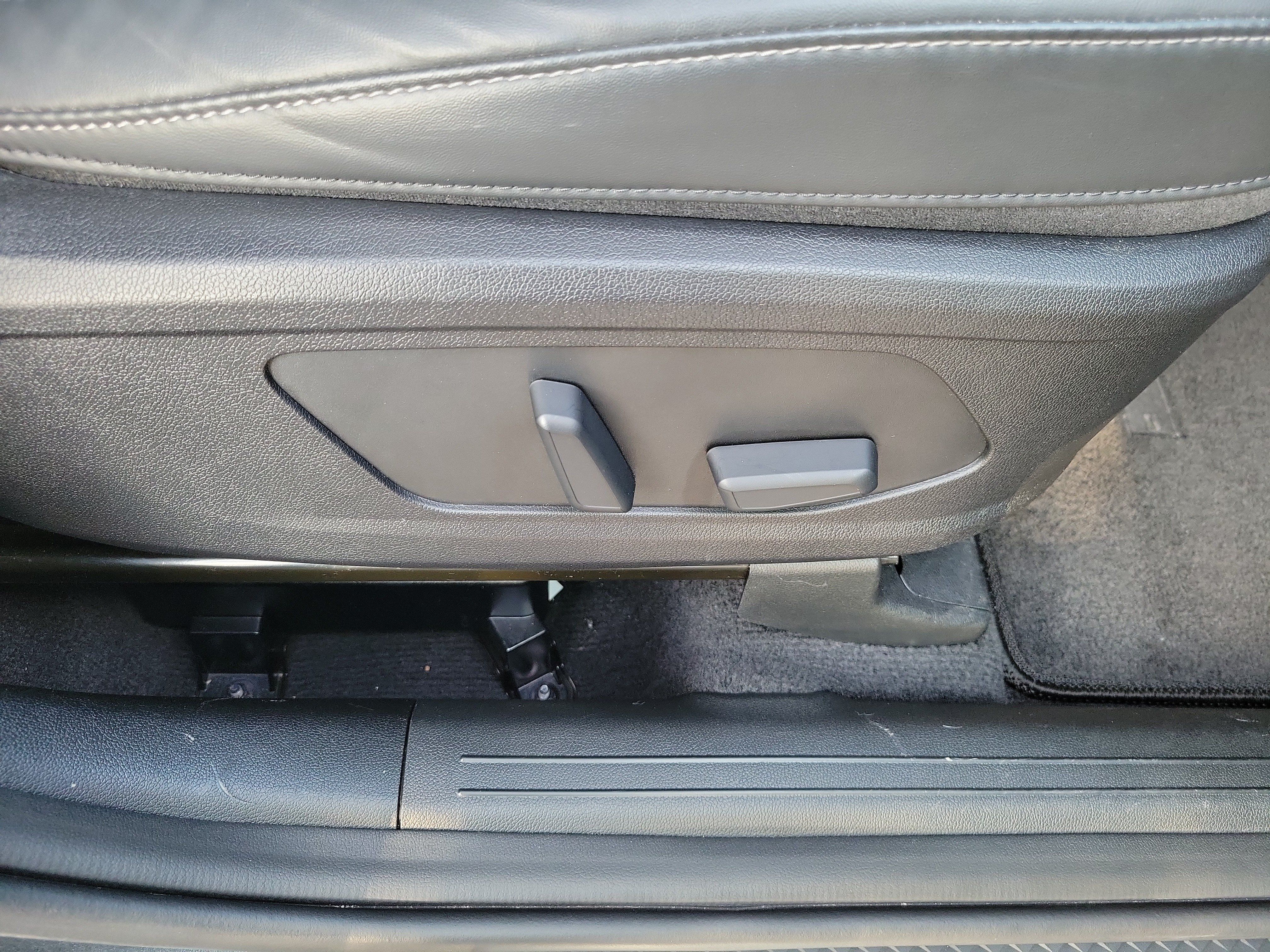 Certified 2025 Kia Sorento SX FWD image 7