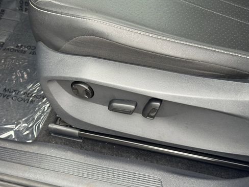 Used 2024 Volkswagen Tiguan SE image 20