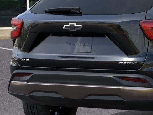New 2026 Chevrolet Trax ACTIV w/ Sunroof Package FWD image 14