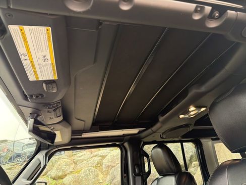 Used 2023 Jeep Wrangler Unlimited Sahara w/ Cold Weather Group image 16