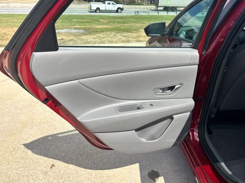 Certified 2025 Hyundai Elantra Sport image 21