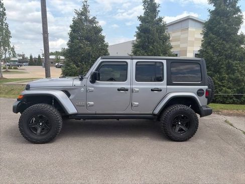 Used 2019 Jeep Wrangler Unlimited Sahara image 3