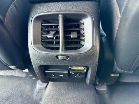 Used 2020 Jeep Cherokee Limited image 23