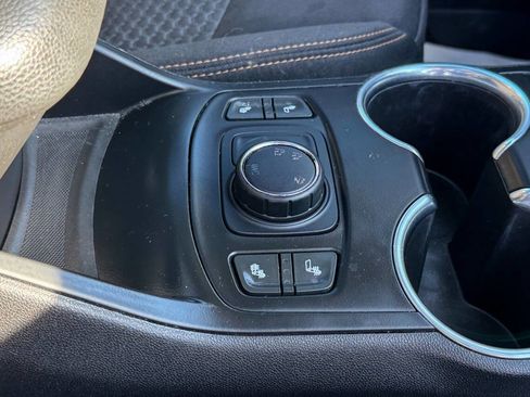 Used 2019 GMC Terrain SLE w/ Driver Convenience Package image 12