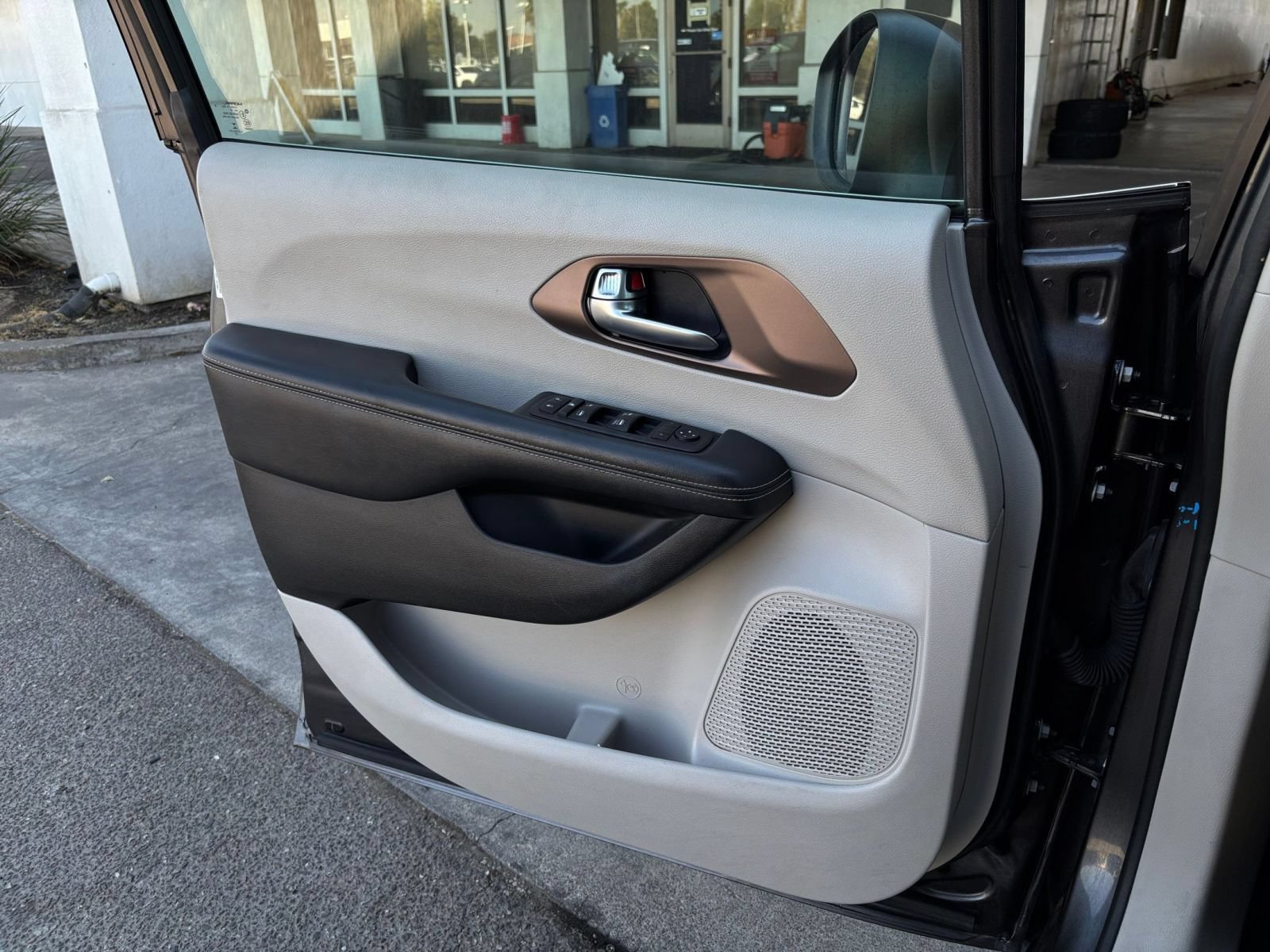 Used 2023 Chrysler Voyager LX FWD image 18
