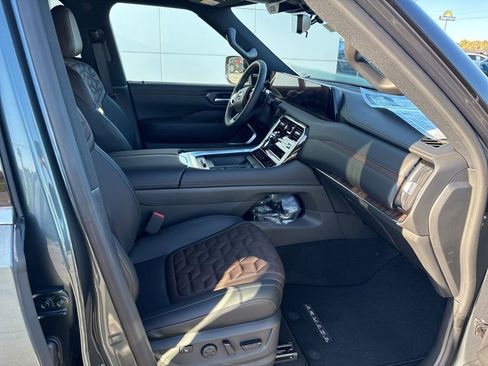 New 2025 Nissan Armada Platinum Reserve AWD/4WD image 11