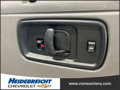 Used 2017 Chevrolet Express 2500 LT w/ LT Preferred Equipment Group RWD image 31