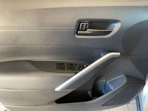 Used 2025 Toyota Corolla Cross LE image 20