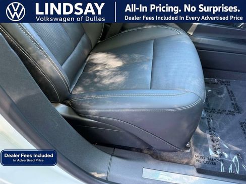 Used 2025 Cadillac Lyriq Luxury AWD/4WD image 16