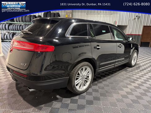 Used 2018 Lincoln MKT AWD image 5