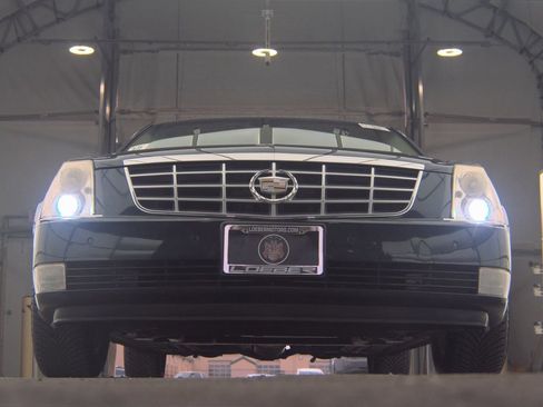 Used 2008 Cadillac DTS image 3