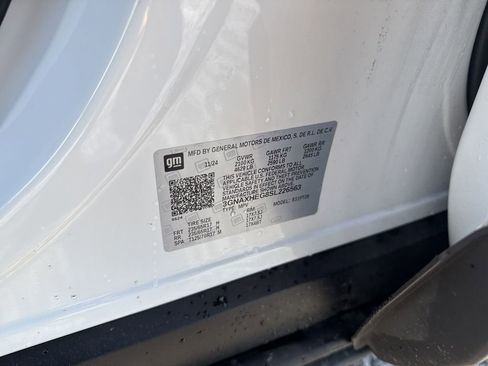 Used 2025 Chevrolet Equinox LT FWD image 13